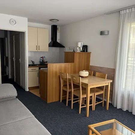 Le - Piscine - Pour 4 Personnes Mae-4993